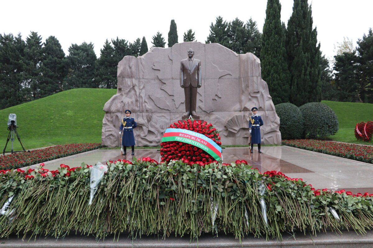 Cahan Şirkətlər Qrupu Ümummilli Lider Heydər Əliyevin məzarını ziyarət edib.