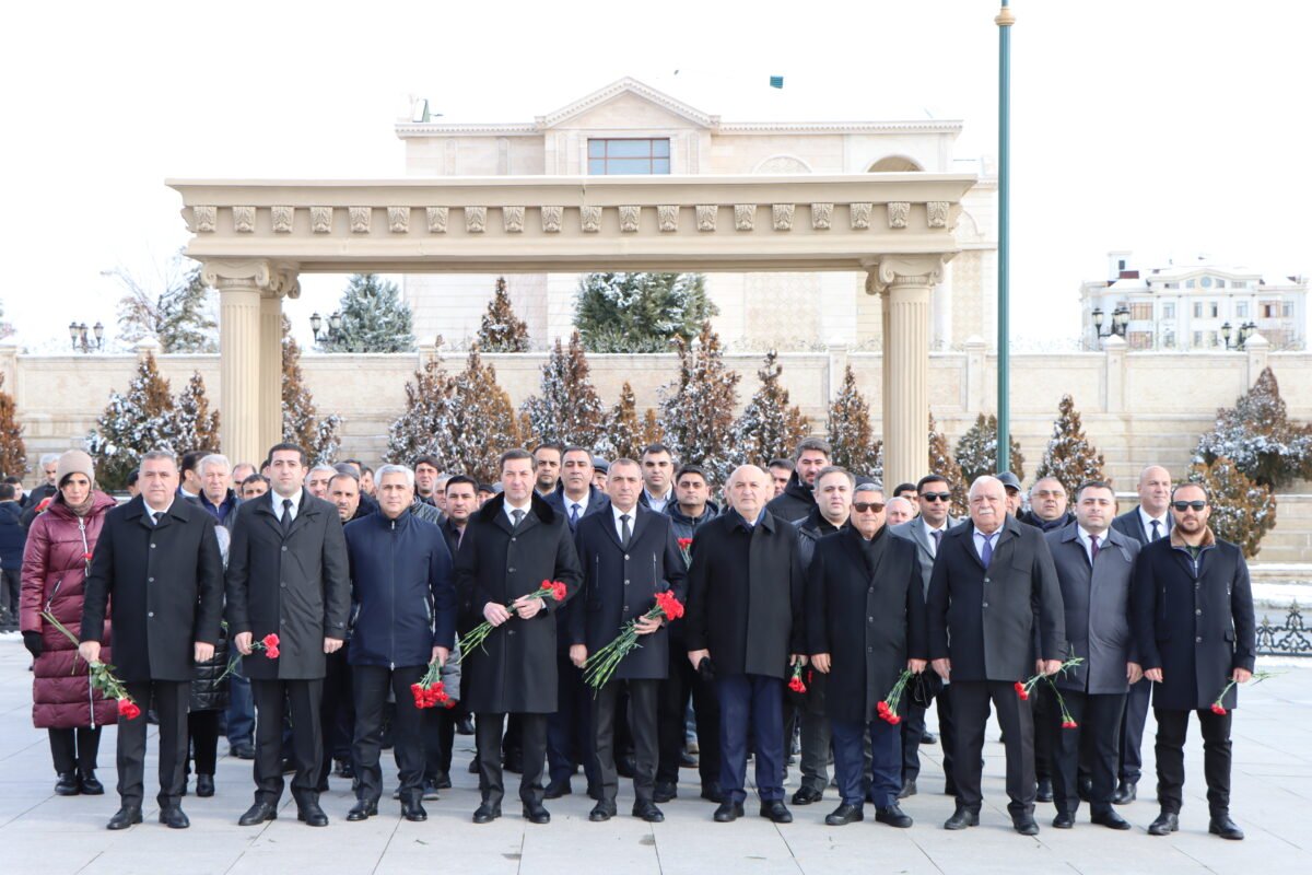 “Cahan Şirkətlər Qrupu”  Şəhidlər xiyabanını ziyarət 
