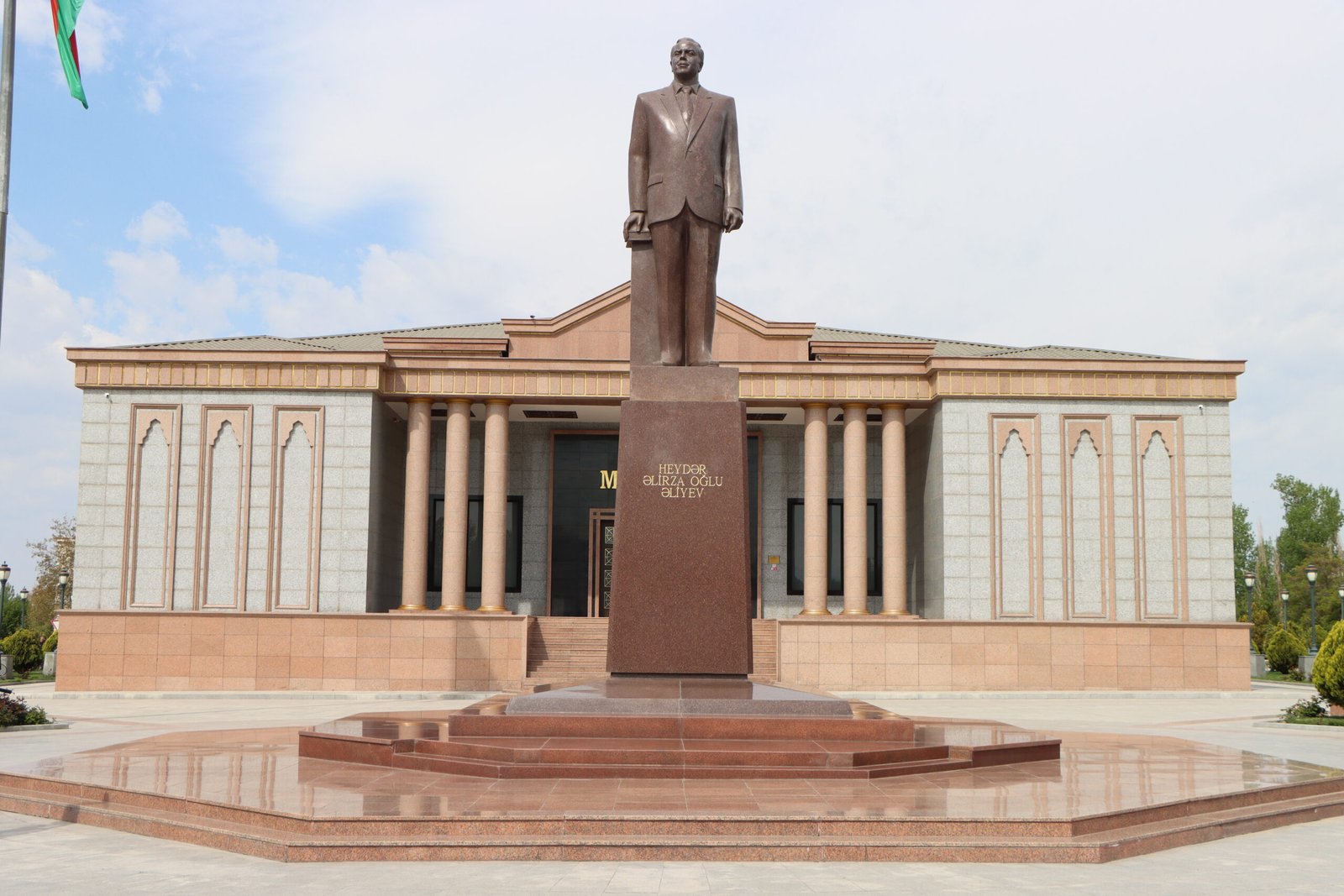 Naxçıvanda Sahibkarlar Gününə həsr olunmuş rəsmi tədbir keçirilib