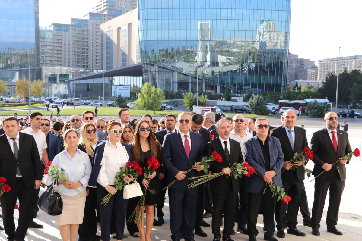 Cahan Şirkətlər Qrupunun rəhbər şəxsləri Zəfər Parkını ziyarət ediblər